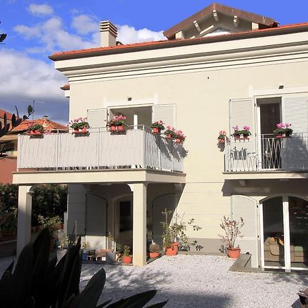 Guesthouse Villa Jung 보르디게라 외부 사진